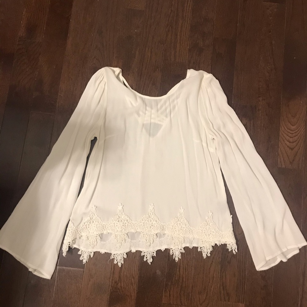 🌸 3 for $15 - Altar’d State Top.  Boho vibe.